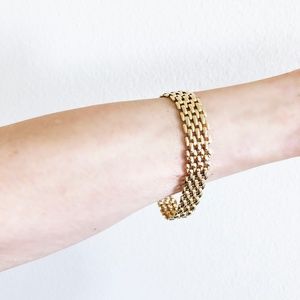 Elegant Gold Bracelet